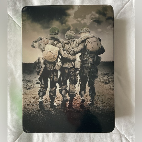 Band of Brothers DVD Collectible Tin Box Set - Picture 2 of 5